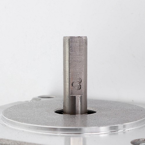 Nema 23 Dwubiegunowy 1,8deg 1.9Nm(269.06oz.in) 2,8A 57x57x76 mm 4 przewody